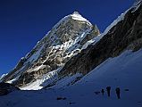 Rolwaling 07 06 Approaching Beginning Of Climb To Tashi Lapcha Pass On Side Of Drolambau Glacier With Tengi Ragi Tau The porters trek along side the Drolambau Glacier with Tengi Ragi Tau beyond.